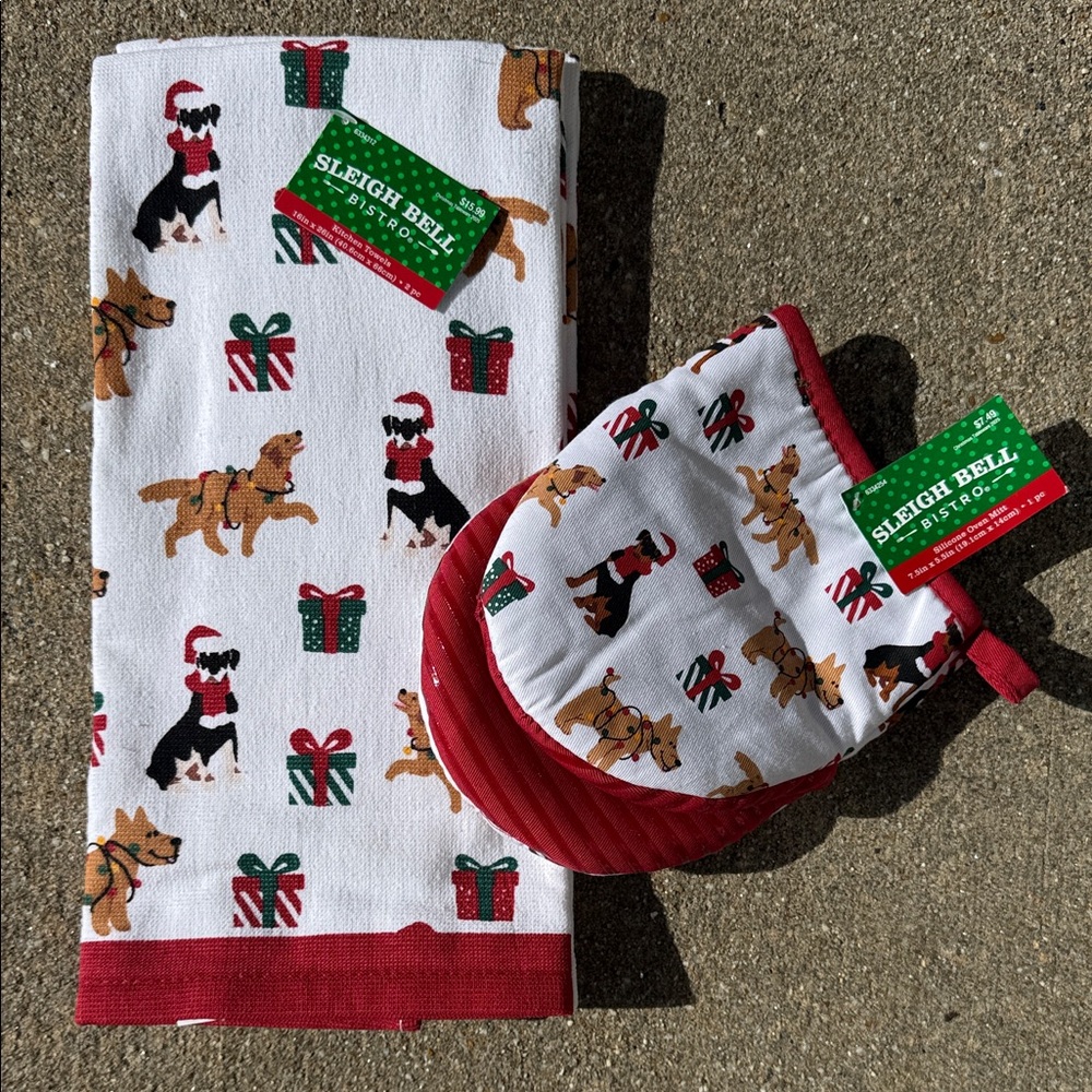 Sleigh Bell Holiday Dog Print Towels and Mitt Set - Red and Green